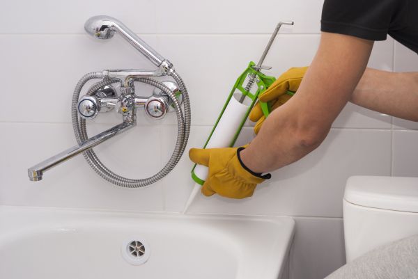 Cost of Bathtub Caulking in Longview