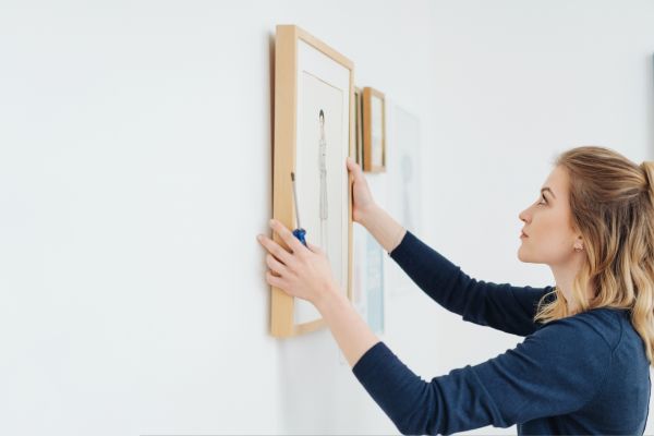 Cost of Picture Hanging Service in Longview